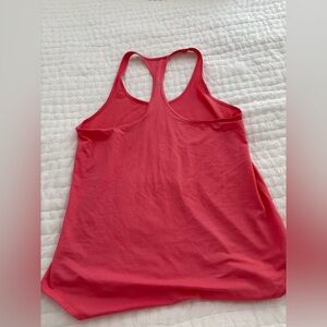 LULULEMON PINK FLOWY TANK TOP
SIZE : 6 
GREAT CONDITION